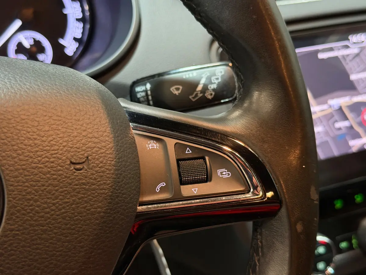 1.0 TSI Greentech Ambition Business AIRCO/NAVI/CRUISE/CARPLAY/CLIMATE/PDC/PARK-PILOT/GARANTIE