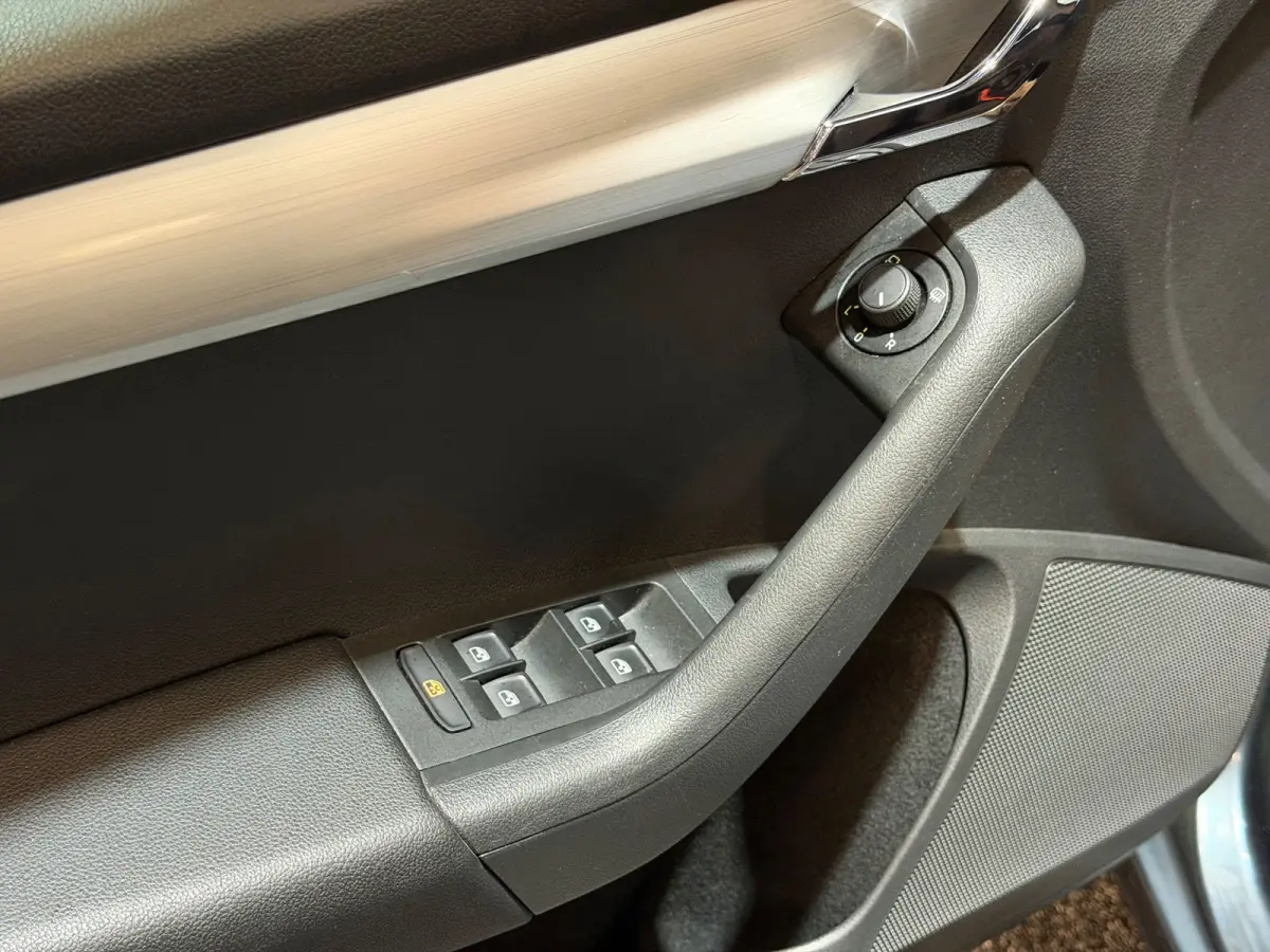 1.0 TSI Greentech Ambition Business AIRCO/NAVI/CRUISE/CARPLAY/CLIMATE/PDC/PARK-PILOT/GARANTIE
