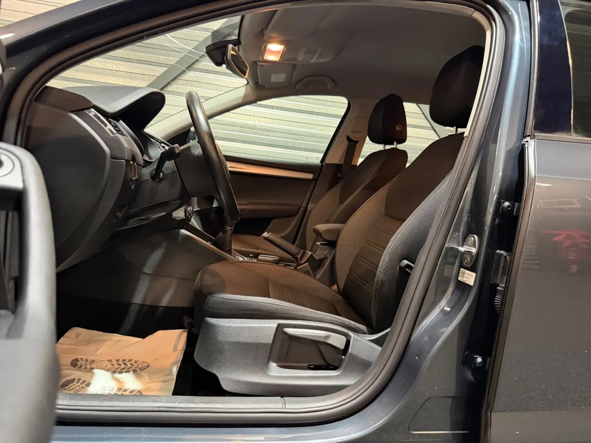 1.0 TSI Greentech Ambition Business AIRCO/NAVI/CRUISE/CARPLAY/CLIMATE/PDC/PARK-PILOT/GARANTIE