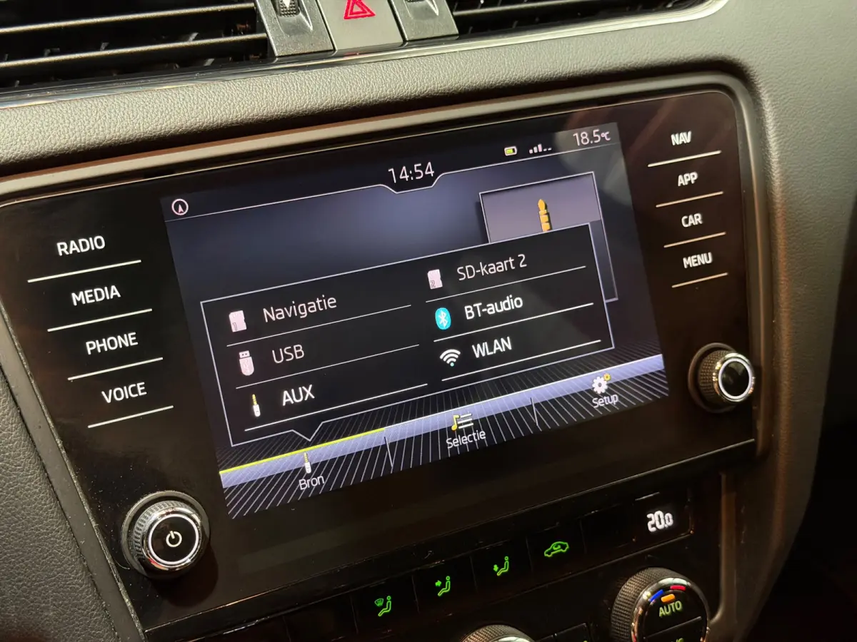 1.0 TSI Greentech Ambition Business AIRCO/NAVI/CRUISE/CARPLAY/CLIMATE/PDC/PARK-PILOT/GARANTIE