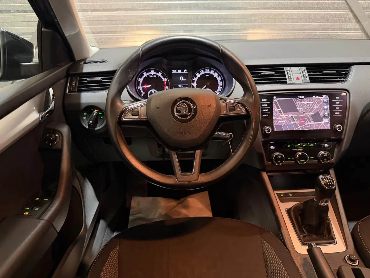 1.0 TSI Greentech Ambition Business AIRCO/NAVI/CRUISE/CARPLAY/CLIMATE/PDC/PARK-PILOT/GARANTIE