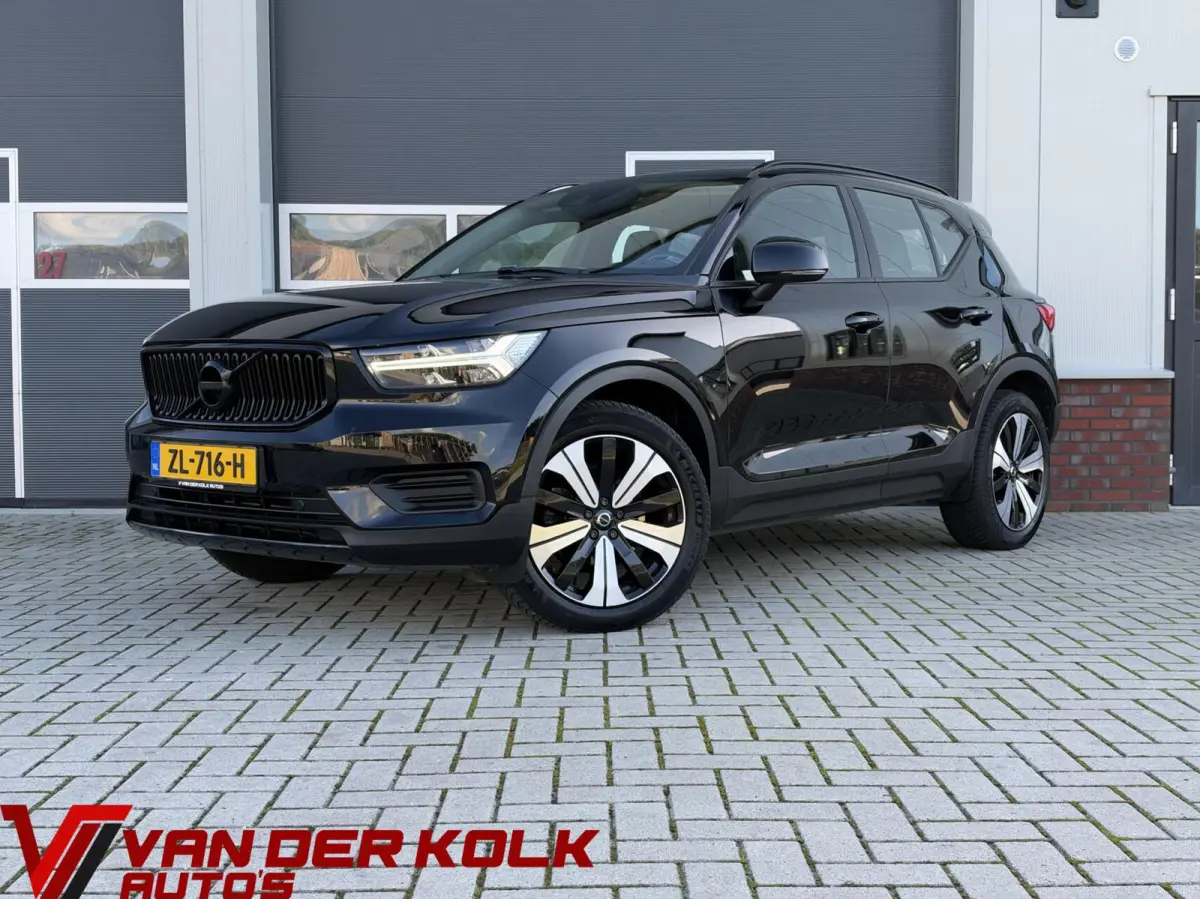 2.0 D3 AWD Momentum Automaat | Leder | Navigatie | Camera | Cruise | Climate | LED | Stoelverwarming | Sensoren