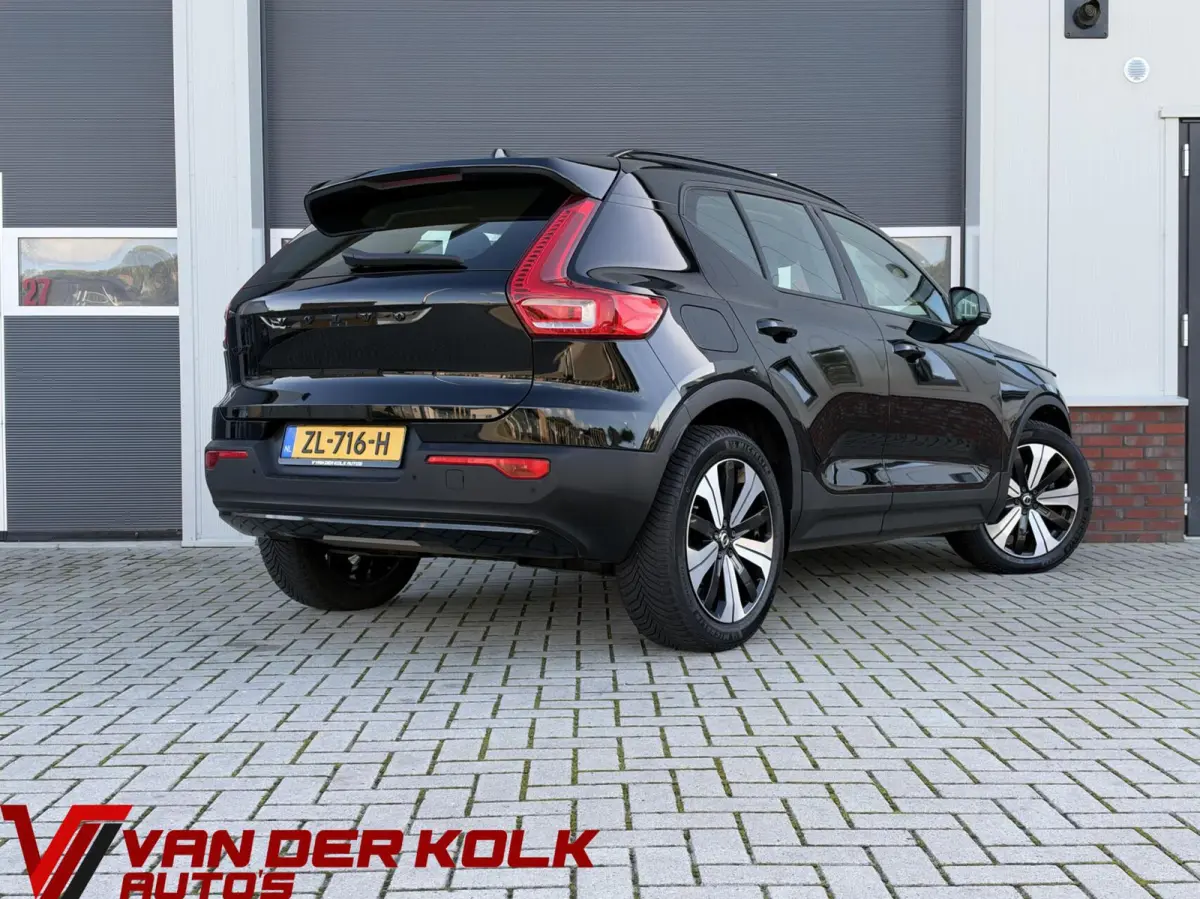 2.0 D3 AWD Momentum Automaat | Leder | Navigatie | Camera | Cruise | Climate | LED | Stoelverwarming | Sensoren