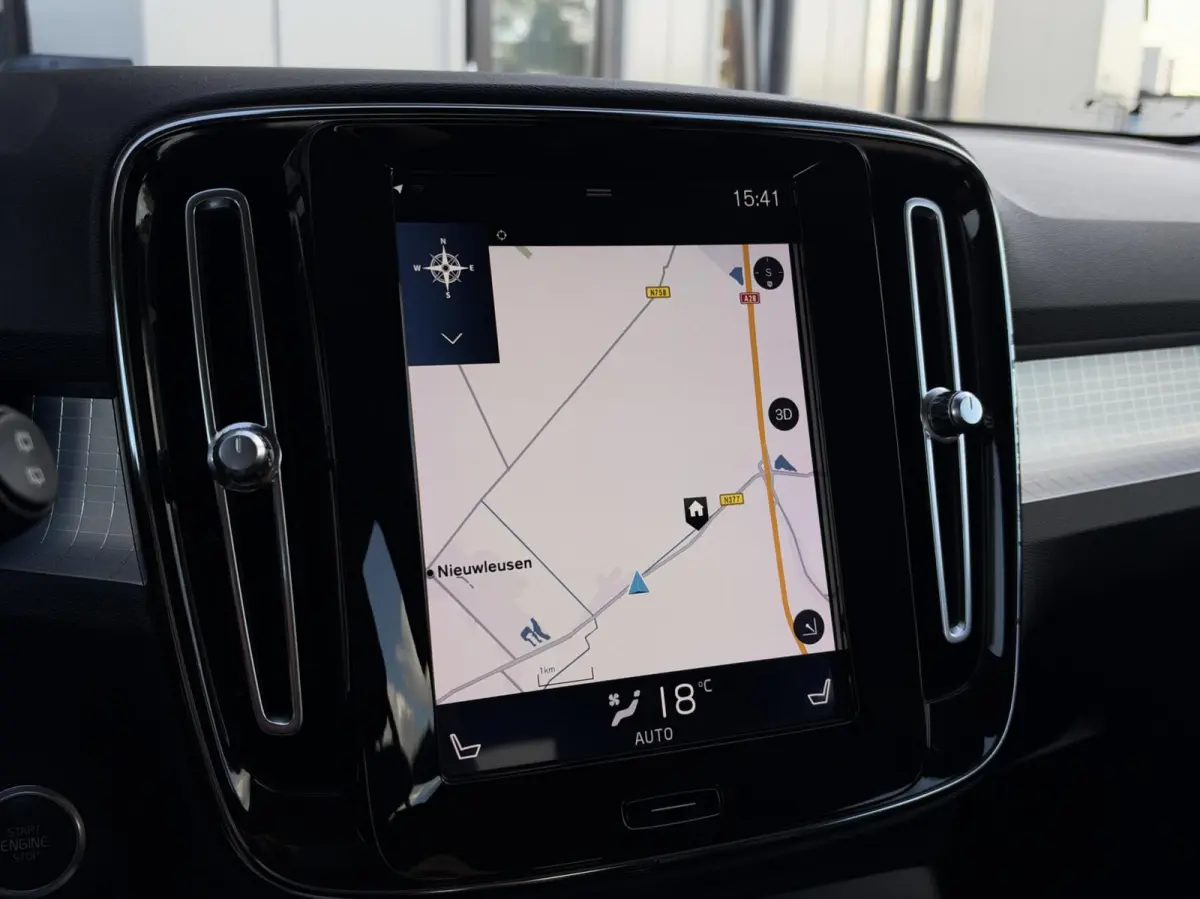 2.0 D3 AWD Momentum Automaat | Leder | Navigatie | Camera | Cruise | Climate | LED | Stoelverwarming | Sensoren