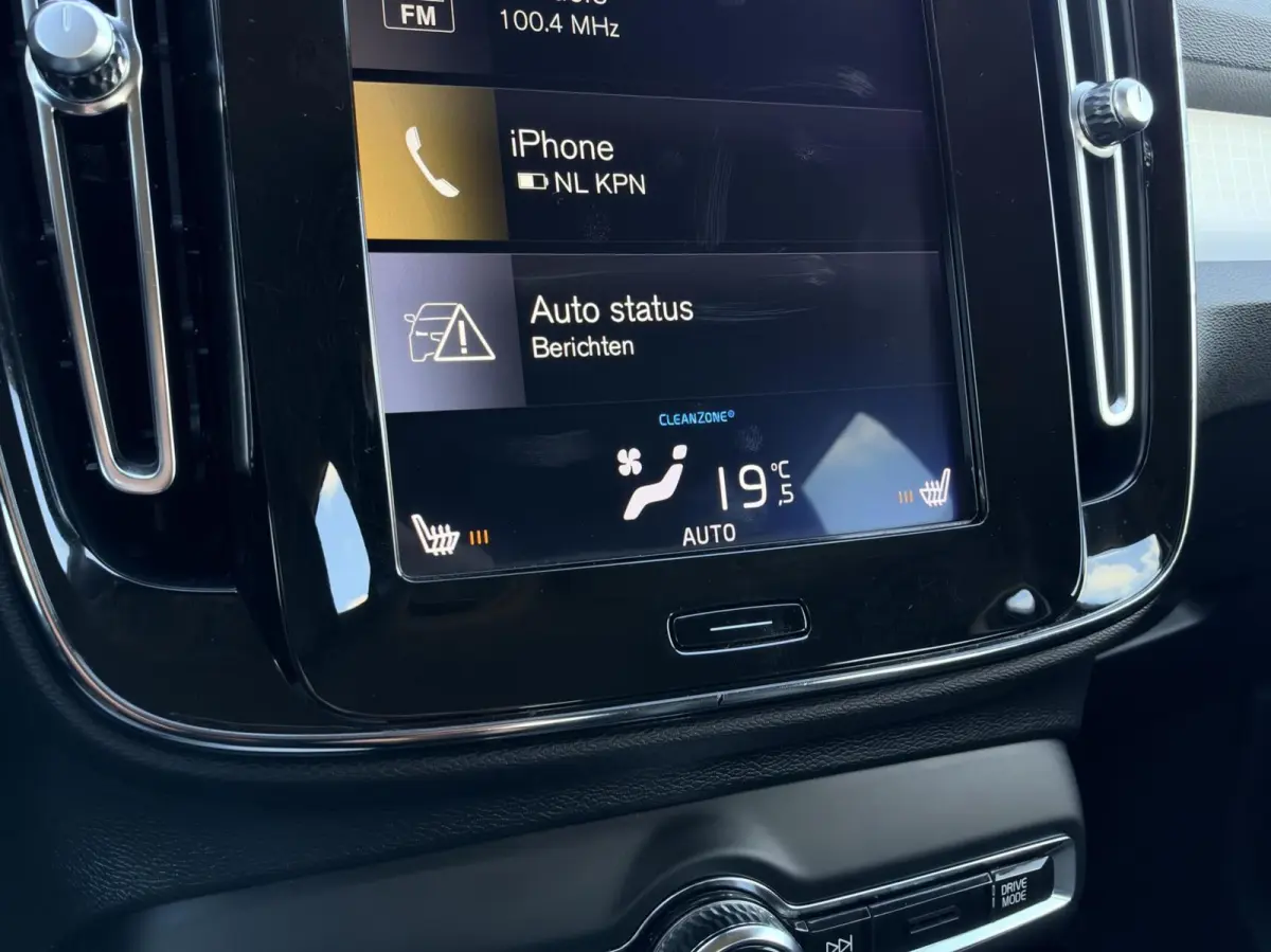 2.0 D3 AWD Momentum Automaat | Leder | Navigatie | Camera | Cruise | Climate | LED | Stoelverwarming | Sensoren