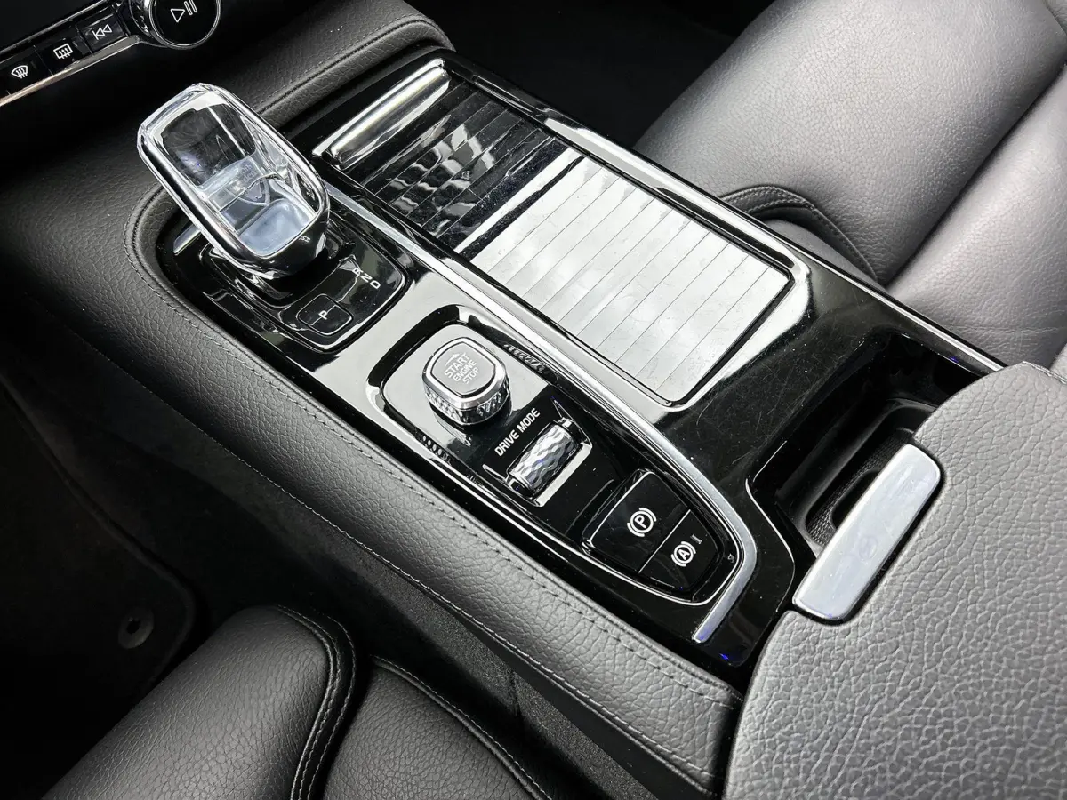 2.0 T6 Twin Engine AWD Inscription | Automaat | LMV | Leder | Cruise control | Climate control | Trekhaak | Apple CarPlay | Stoel verwarming | Memory seats | Harman Kardon | 360 Camera