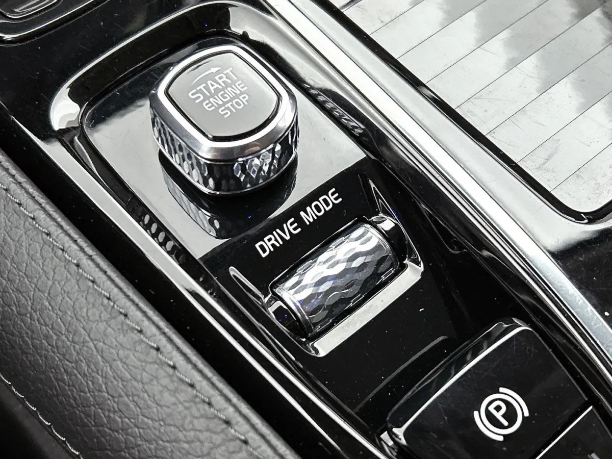2.0 T6 Twin Engine AWD Inscription | Automaat | LMV | Leder | Cruise control | Climate control | Trekhaak | Apple CarPlay | Stoel verwarming | Memory seats | Harman Kardon | 360 Camera
