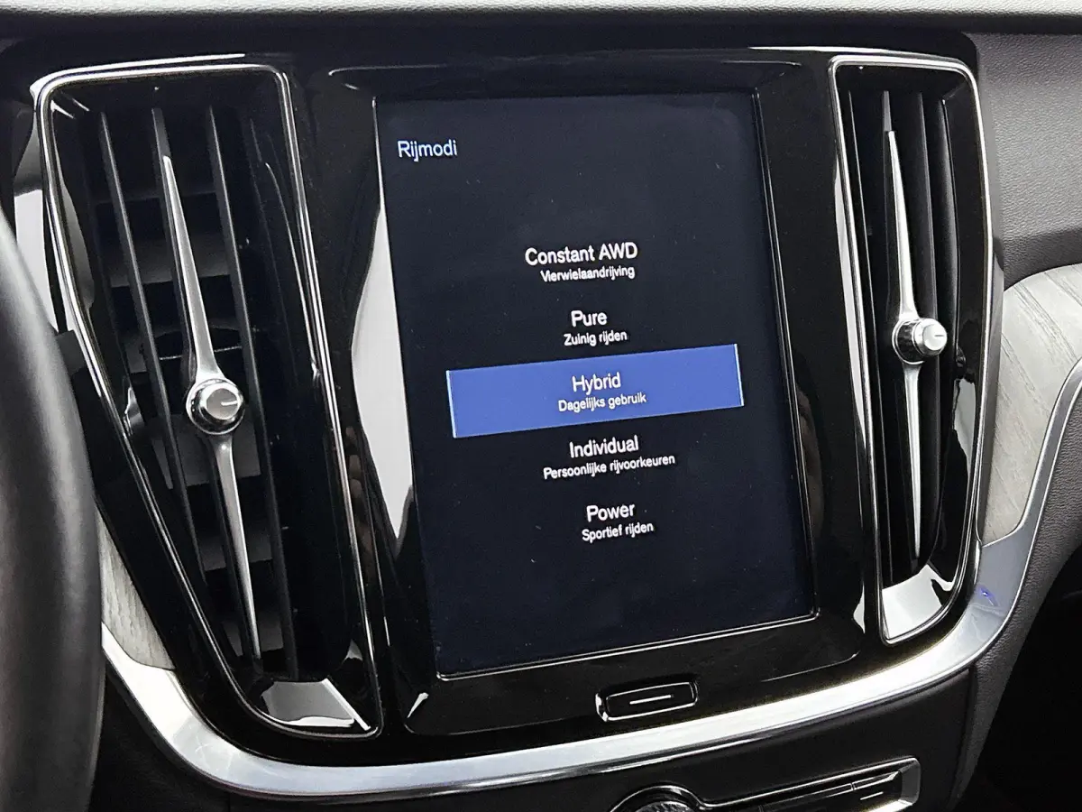2.0 T6 Twin Engine AWD Inscription | Automaat | LMV | Leder | Cruise control | Climate control | Trekhaak | Apple CarPlay | Stoel verwarming | Memory seats | Harman Kardon | 360 Camera