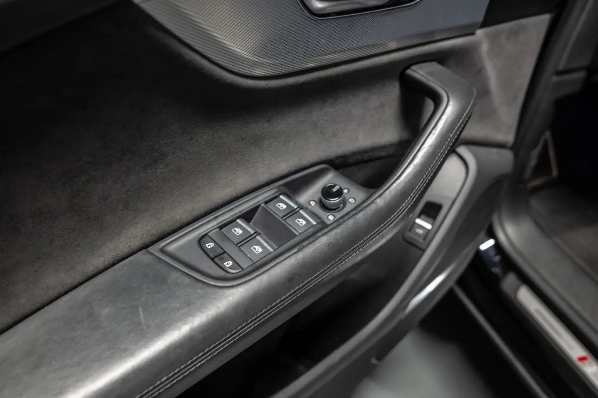 RS 4.0 TFSI quattro Kleppensysteem | Achterasbesturing |  Pano | Softclose l Glascoating