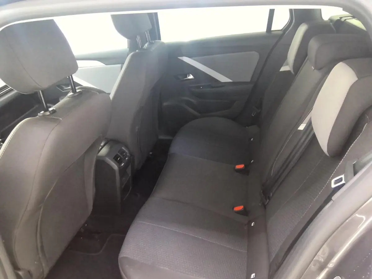 1.2 Turbo Business Edition+Led+Vitrual+Navigatie+Camera+Keyless+trekhaak+Apple-carplay+Sport-Stoelen =NL