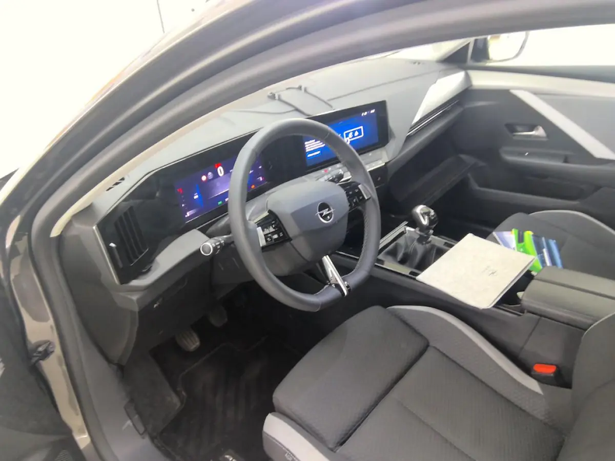 1.2 Turbo Business Edition+Led+Vitrual+Navigatie+Camera+Keyless+trekhaak+Apple-carplay+Sport-Stoelen =NL