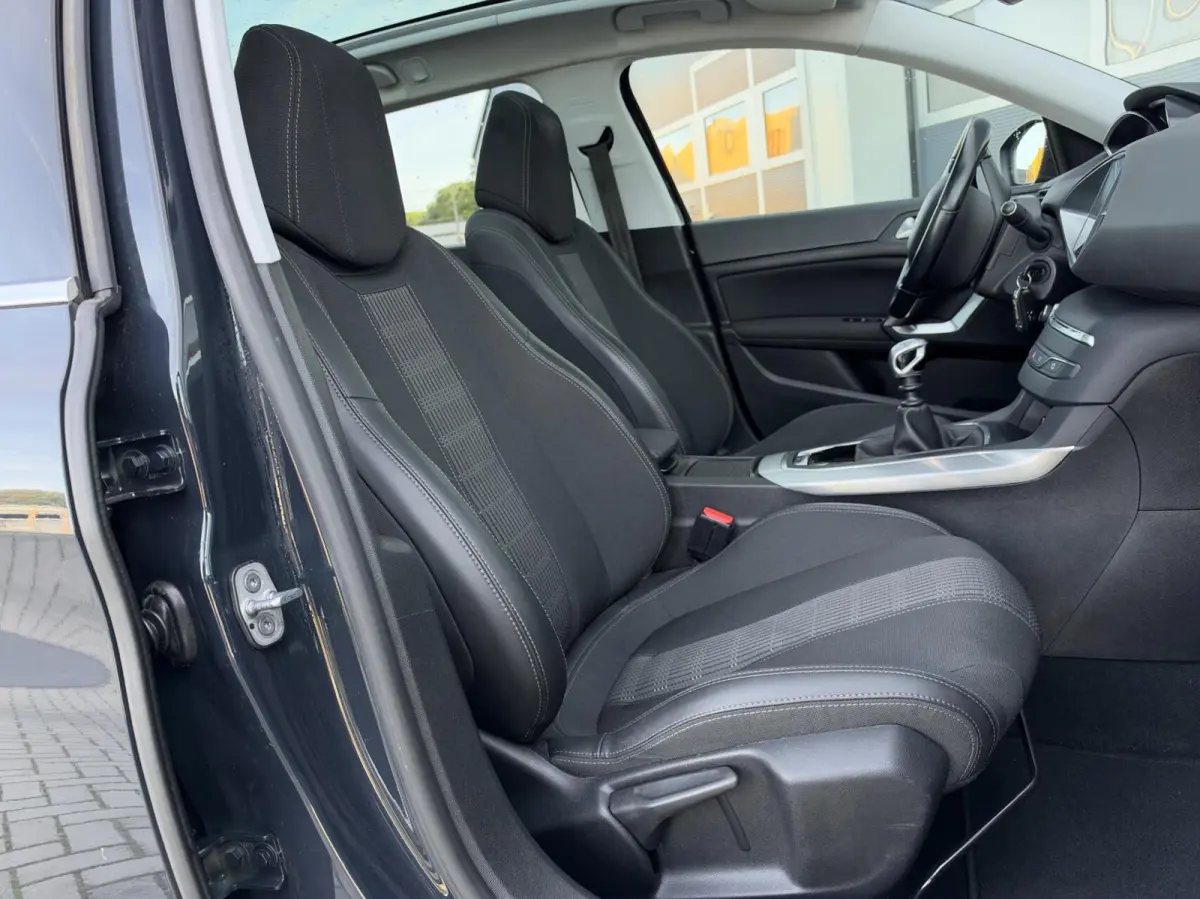 1.2 PureTech Blue Lease Premium | Panorama | Carplay | Camera | Cruise | Sensoren | Lichtmetaal