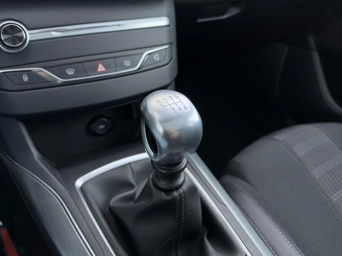 1.2 PureTech Blue Lease Premium | Panorama | Carplay | Camera | Cruise | Sensoren | Lichtmetaal