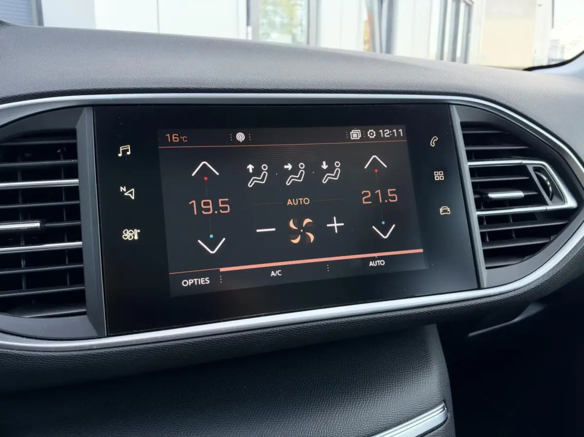 1.2 PureTech Blue Lease Premium | Panorama | Carplay | Camera | Cruise | Sensoren | Lichtmetaal