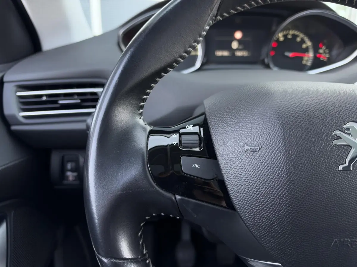 1.2 PureTech Blue Lease Premium | Panorama | Carplay | Camera | Cruise | Sensoren | Lichtmetaal