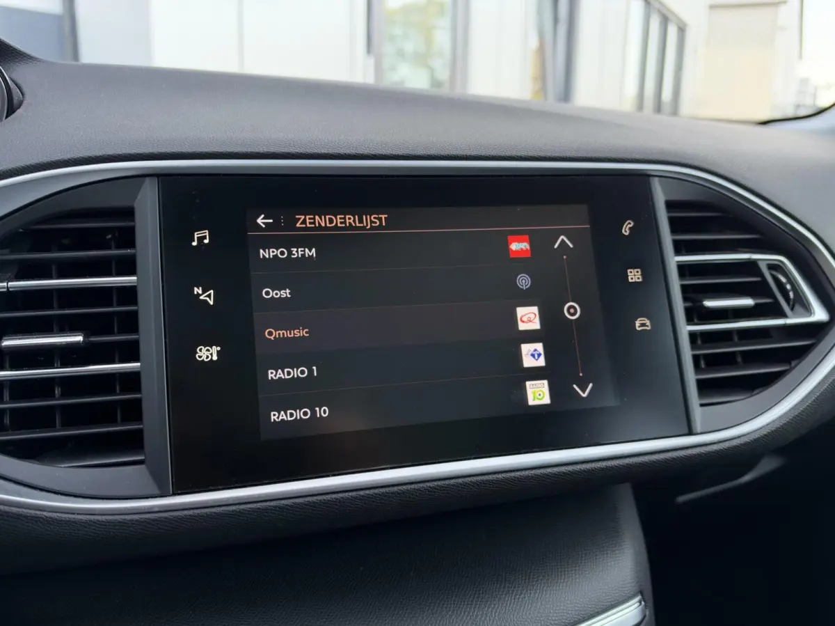 1.2 PureTech Blue Lease Premium | Panorama | Carplay | Camera | Cruise | Sensoren | Lichtmetaal