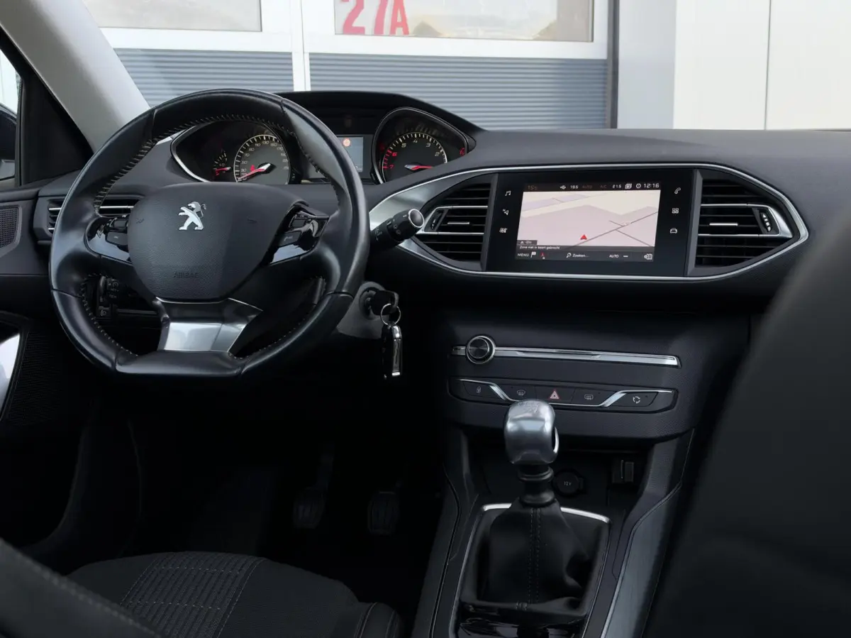 1.2 PureTech Blue Lease Premium | Panorama | Carplay | Camera | Cruise | Sensoren | Lichtmetaal