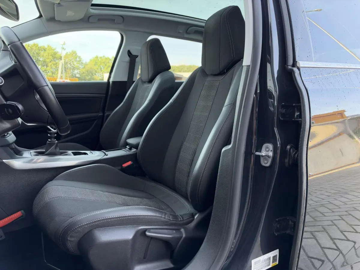 1.2 PureTech Blue Lease Premium | Panorama | Carplay | Camera | Cruise | Sensoren | Lichtmetaal