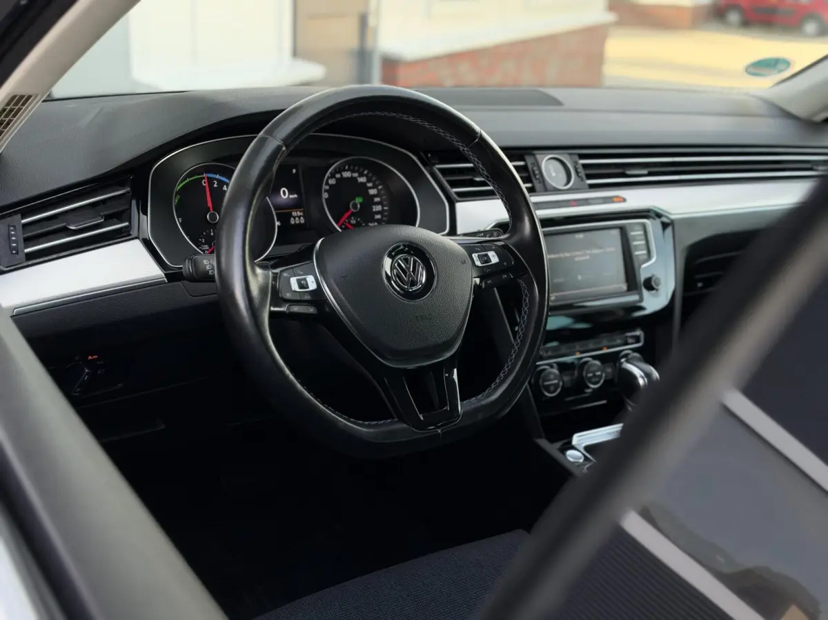 1.4 TSI GTE | Navigatie | Adaptive Cruise | LED | Stoelverwarming | Sensoren | Trekhaak