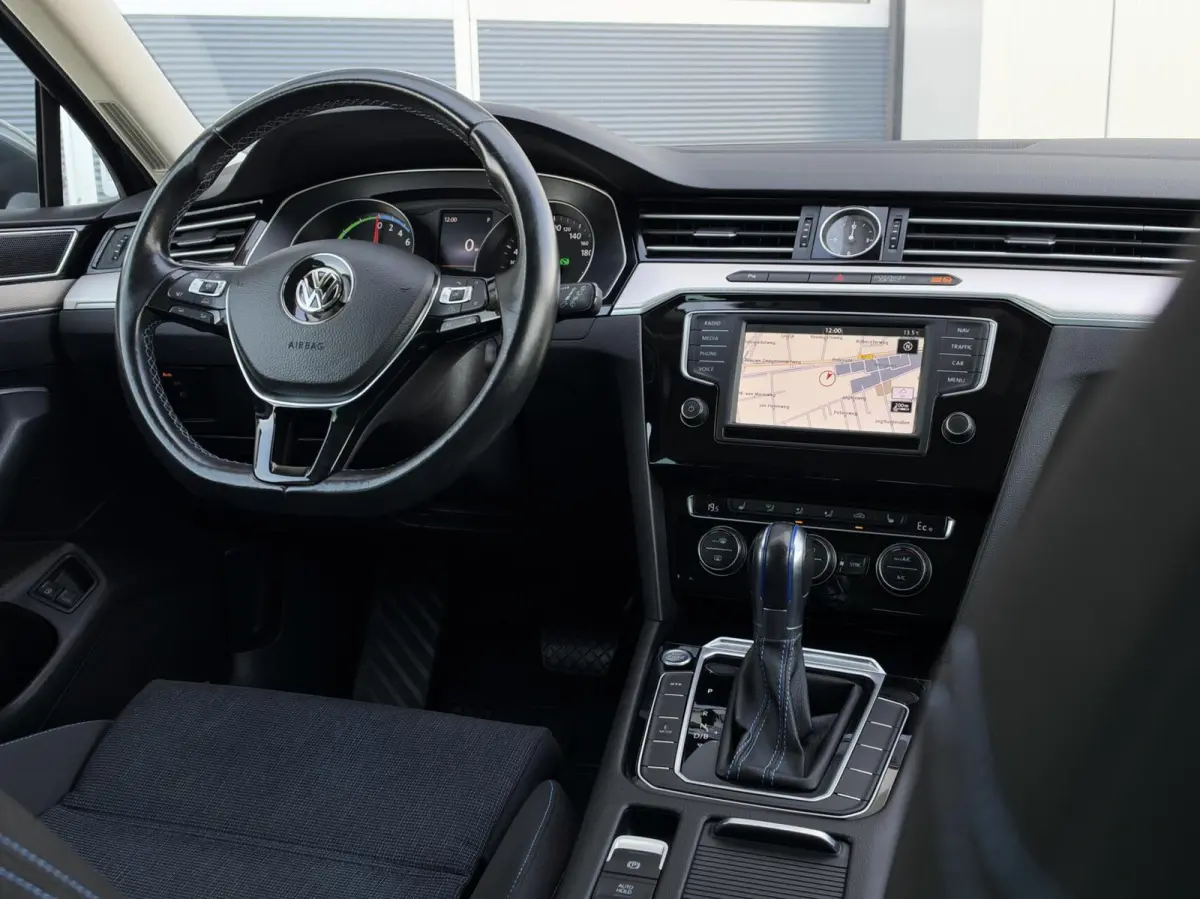 1.4 TSI GTE | Navigatie | Adaptive Cruise | LED | Stoelverwarming | Sensoren | Trekhaak