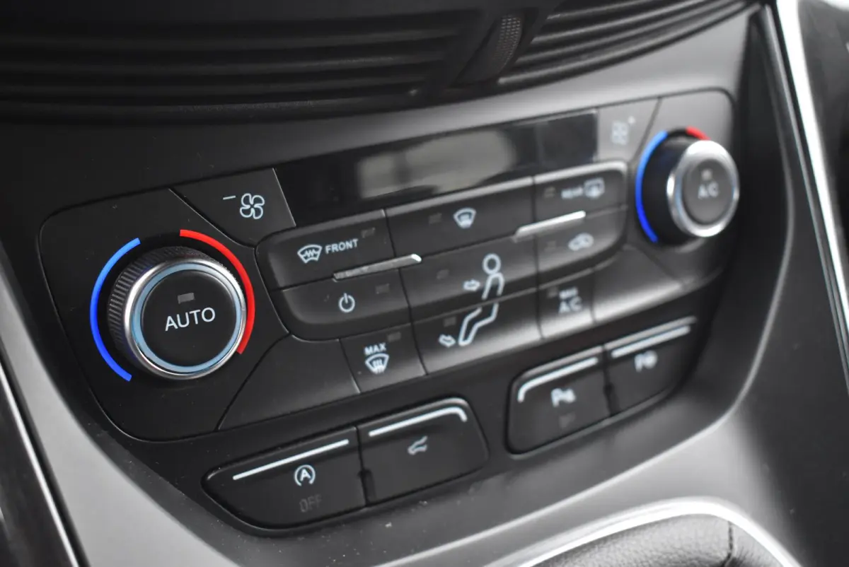 1.5 EcoBoost ST-Line | Climate Control | Cruise Control | Trekhaak | Parkeersensoren V + A | Navigatie | Voorruitverwarming | Elektrische Achterklep | Apple Carplay/ Android Auto |