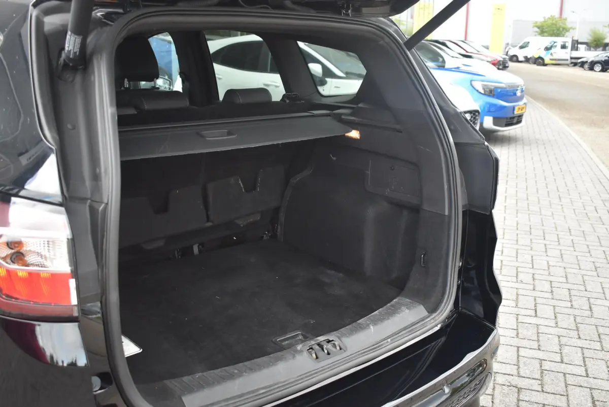 1.5 EcoBoost ST-Line | Climate Control | Cruise Control | Trekhaak | Parkeersensoren V + A | Navigatie | Voorruitverwarming | Elektrische Achterklep | Apple Carplay/ Android Auto |