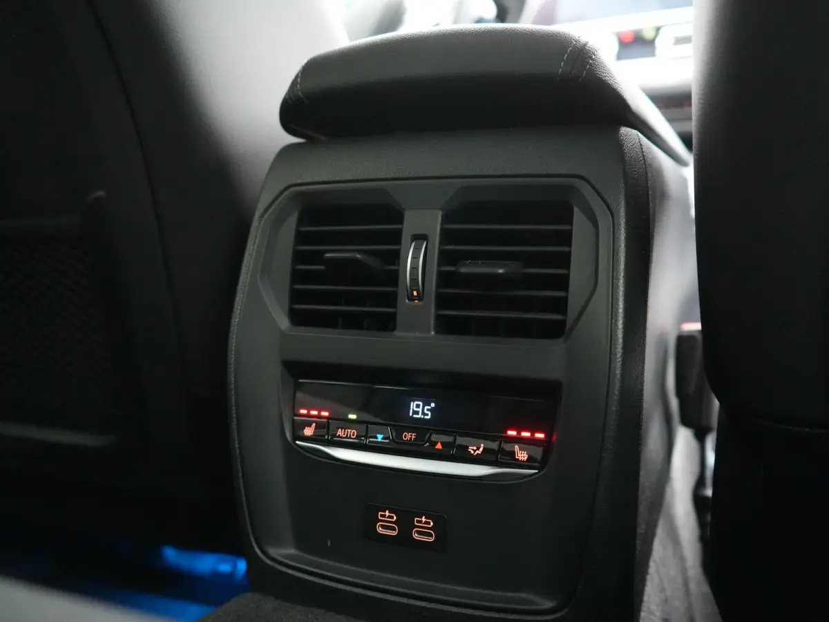 330e Sportline PHEV 293pk Dealer O.H. | SOH 86,2% | Trekhaak Af Fabriek | Head Up | Adaptive Cruise | Laser LED | 360 Camera | Lederen Sportstoelen Memory & Verwarmd | Stuur Verwarmd | Keyle