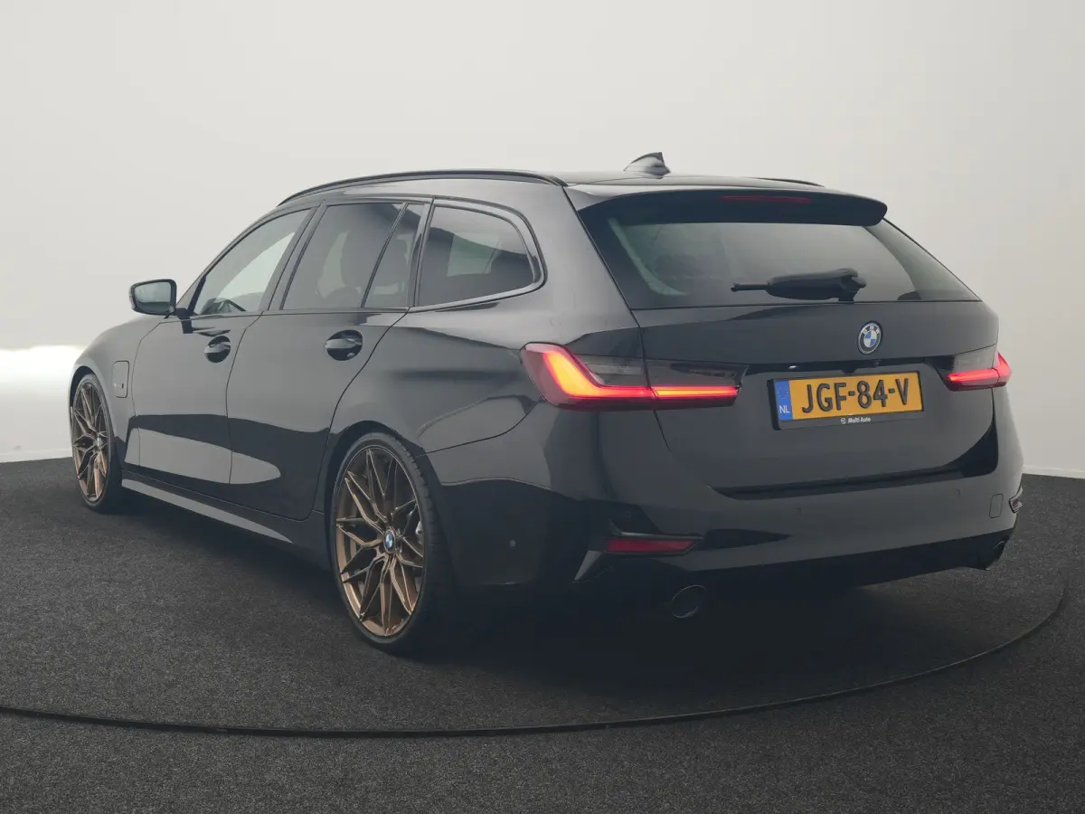 330e Sportline PHEV 293pk Dealer O.H. | SOH 86,2% | Trekhaak Af Fabriek | Head Up | Adaptive Cruise | Laser LED | 360 Camera | Lederen Sportstoelen Memory & Verwarmd | Stuur Verwarmd | Keyle