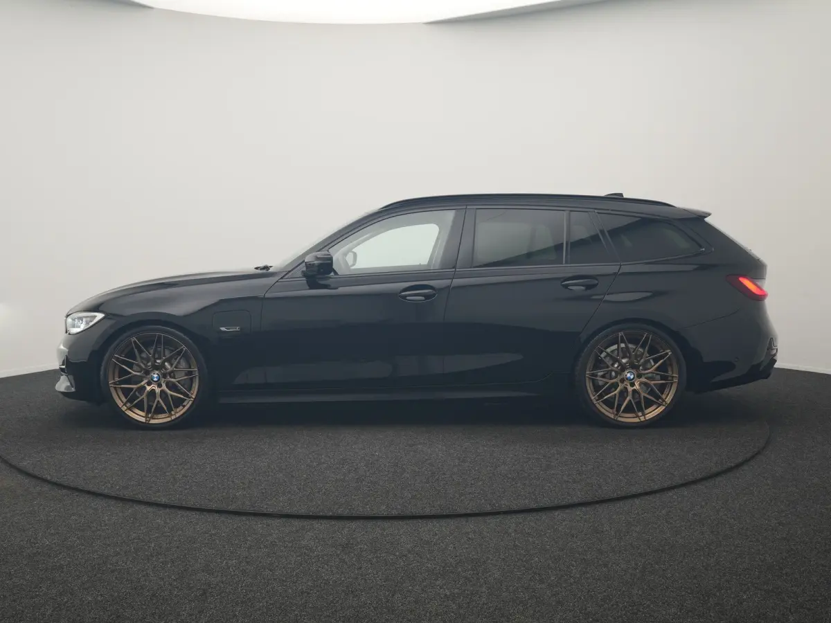 330e Sportline PHEV 293pk Dealer O.H. | SOH 86,2% | Trekhaak Af Fabriek | Head Up | Adaptive Cruise | Laser LED | 360 Camera | Lederen Sportstoelen Memory & Verwarmd | Stuur Verwarmd | Keyle