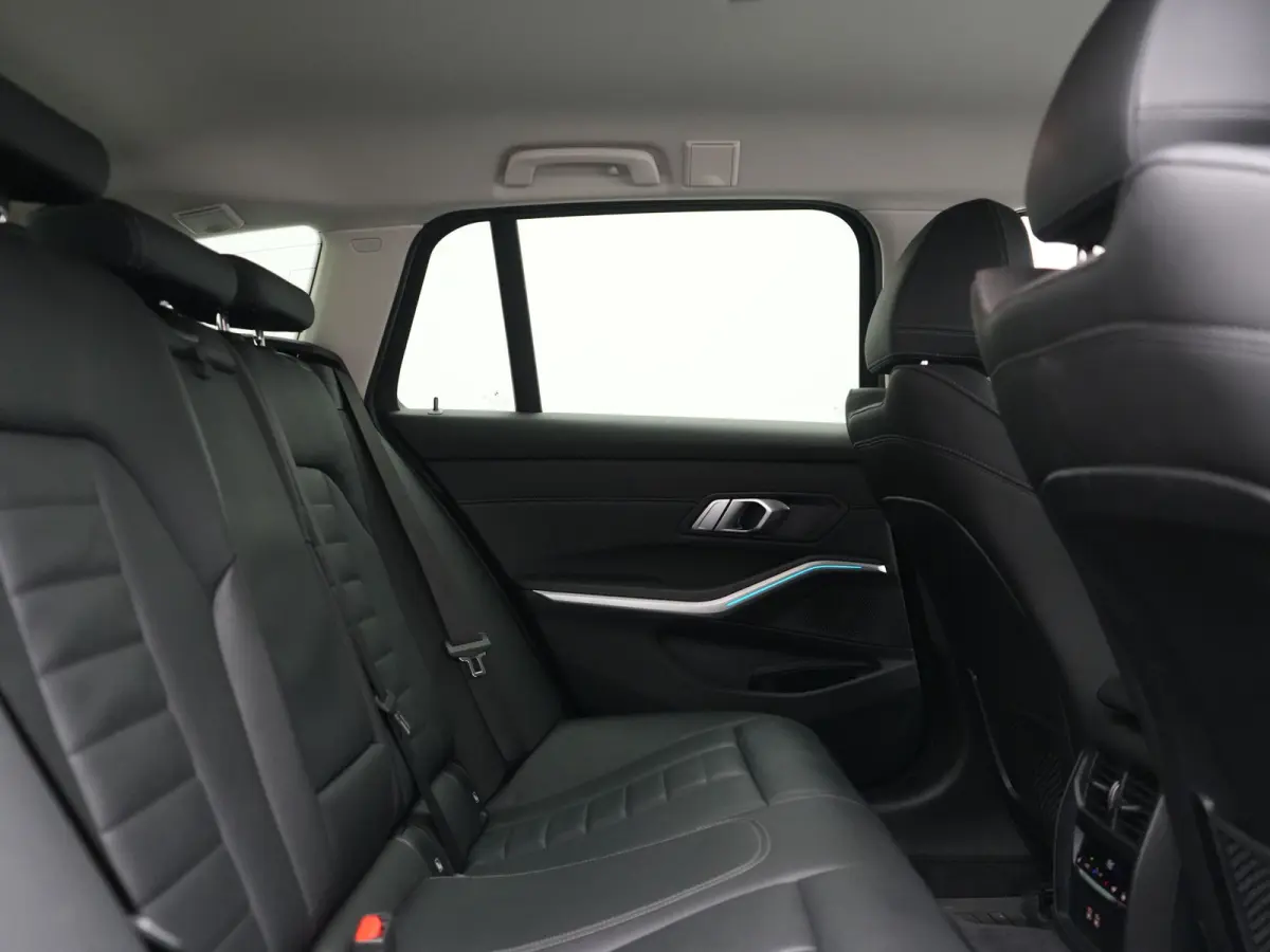 330e Sportline PHEV 293pk Dealer O.H. | SOH 86,2% | Trekhaak Af Fabriek | Head Up | Adaptive Cruise | Laser LED | 360 Camera | Lederen Sportstoelen Memory & Verwarmd | Stuur Verwarmd | Keyle