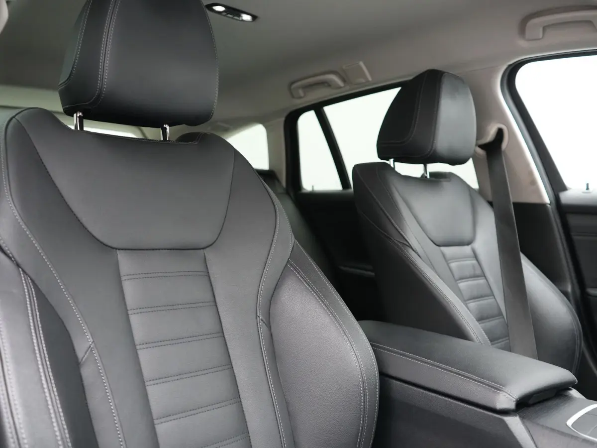 330e Sportline PHEV 293pk Dealer O.H. | SOH 86,2% | Trekhaak Af Fabriek | Head Up | Adaptive Cruise | Laser LED | 360 Camera | Lederen Sportstoelen Memory & Verwarmd | Stuur Verwarmd | Keyle
