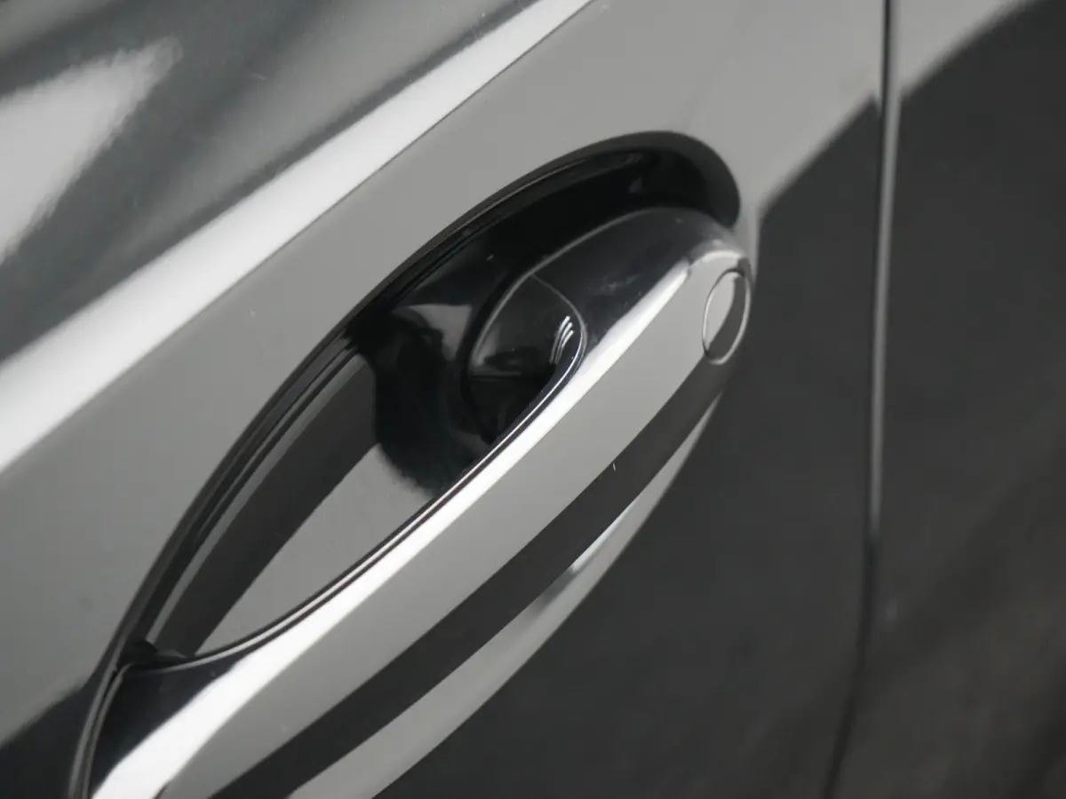 330e Sportline PHEV 293pk Dealer O.H. | SOH 86,2% | Trekhaak Af Fabriek | Head Up | Adaptive Cruise | Laser LED | 360 Camera | Lederen Sportstoelen Memory & Verwarmd | Stuur Verwarmd | Keyle