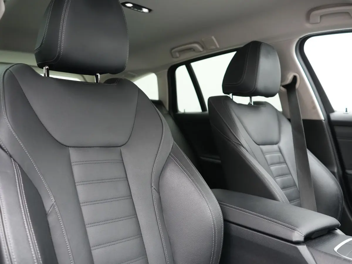 330e Sportline PHEV 293pk Dealer O.H. | SOH 86,2% | Trekhaak Af Fabriek | Head Up | Adaptive Cruise | Laser LED | 360 Camera | Lederen Sportstoelen Memory & Verwarmd | Stuur Verwarmd | Keyle