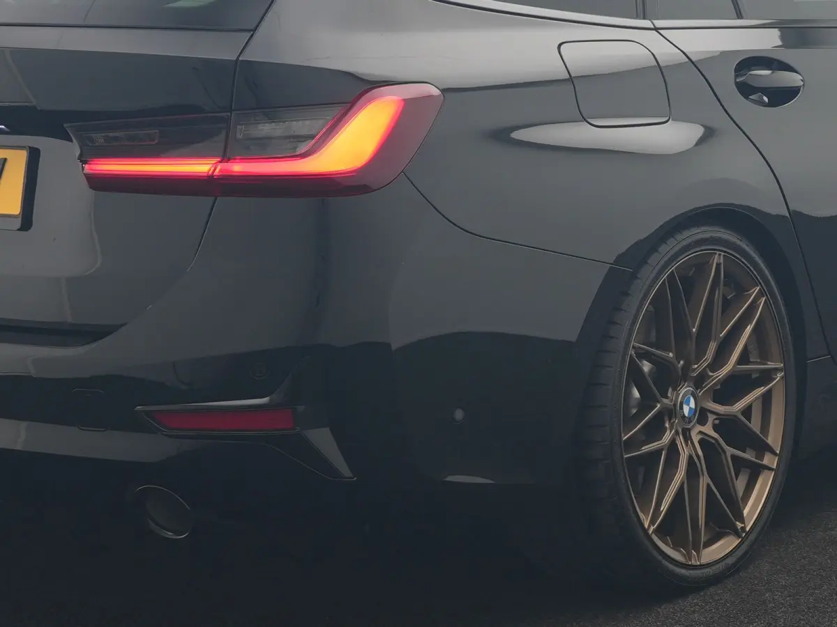 330e Sportline PHEV 293pk Dealer O.H. | SOH 86,2% | Trekhaak Af Fabriek | Head Up | Adaptive Cruise | Laser LED | 360 Camera | Lederen Sportstoelen Memory & Verwarmd | Stuur Verwarmd | Keyle