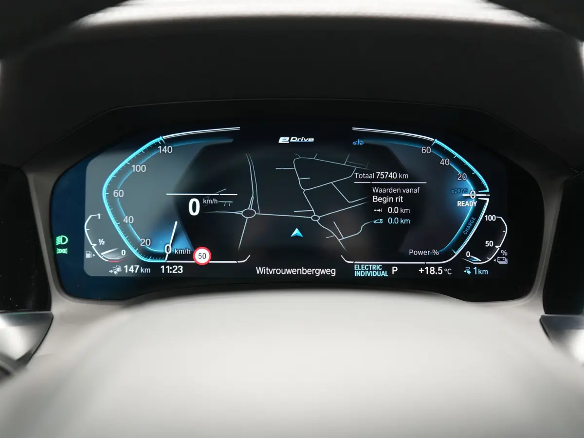 330e Sportline PHEV 293pk Dealer O.H. | SOH 86,2% | Trekhaak Af Fabriek | Head Up | Adaptive Cruise | Laser LED | 360 Camera | Lederen Sportstoelen Memory & Verwarmd | Stuur Verwarmd | Keyle