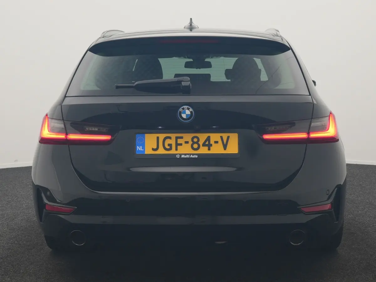330e Sportline PHEV 293pk Dealer O.H. | SOH 86,2% | Trekhaak Af Fabriek | Head Up | Adaptive Cruise | Laser LED | 360 Camera | Lederen Sportstoelen Memory & Verwarmd | Stuur Verwarmd | Keyle