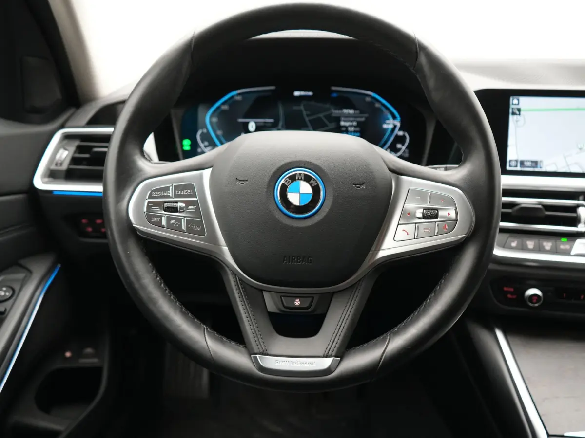 330e Sportline PHEV 293pk Dealer O.H. | SOH 86,2% | Trekhaak Af Fabriek | Head Up | Adaptive Cruise | Laser LED | 360 Camera | Lederen Sportstoelen Memory & Verwarmd | Stuur Verwarmd | Keyle
