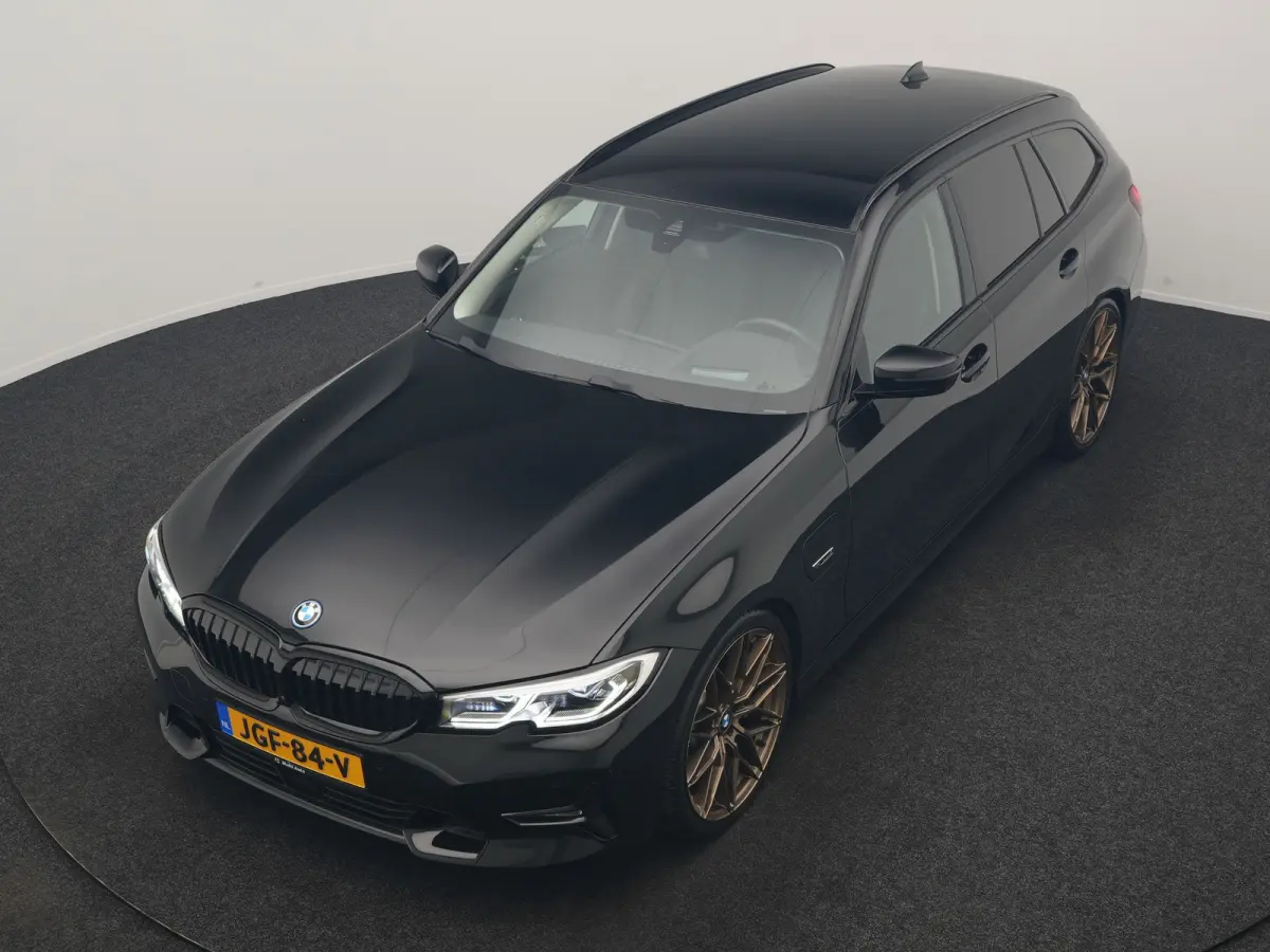 330e Sportline PHEV 293pk Dealer O.H. | SOH 86,2% | Trekhaak Af Fabriek | Head Up | Adaptive Cruise | Laser LED | 360 Camera | Lederen Sportstoelen Memory & Verwarmd | Stuur Verwarmd | Keyle