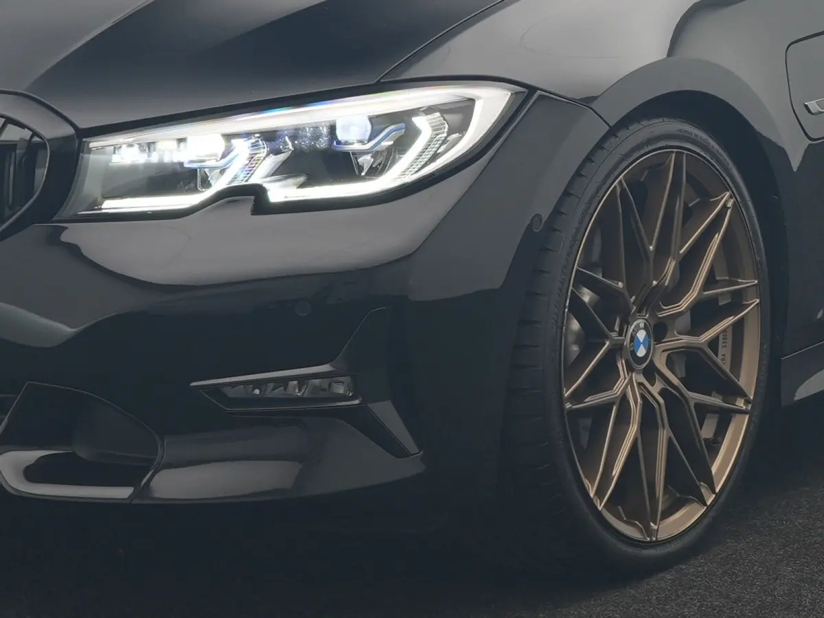 330e Sportline PHEV 293pk Dealer O.H. | SOH 86,2% | Trekhaak Af Fabriek | Head Up | Adaptive Cruise | Laser LED | 360 Camera | Lederen Sportstoelen Memory & Verwarmd | Stuur Verwarmd | Keyle
