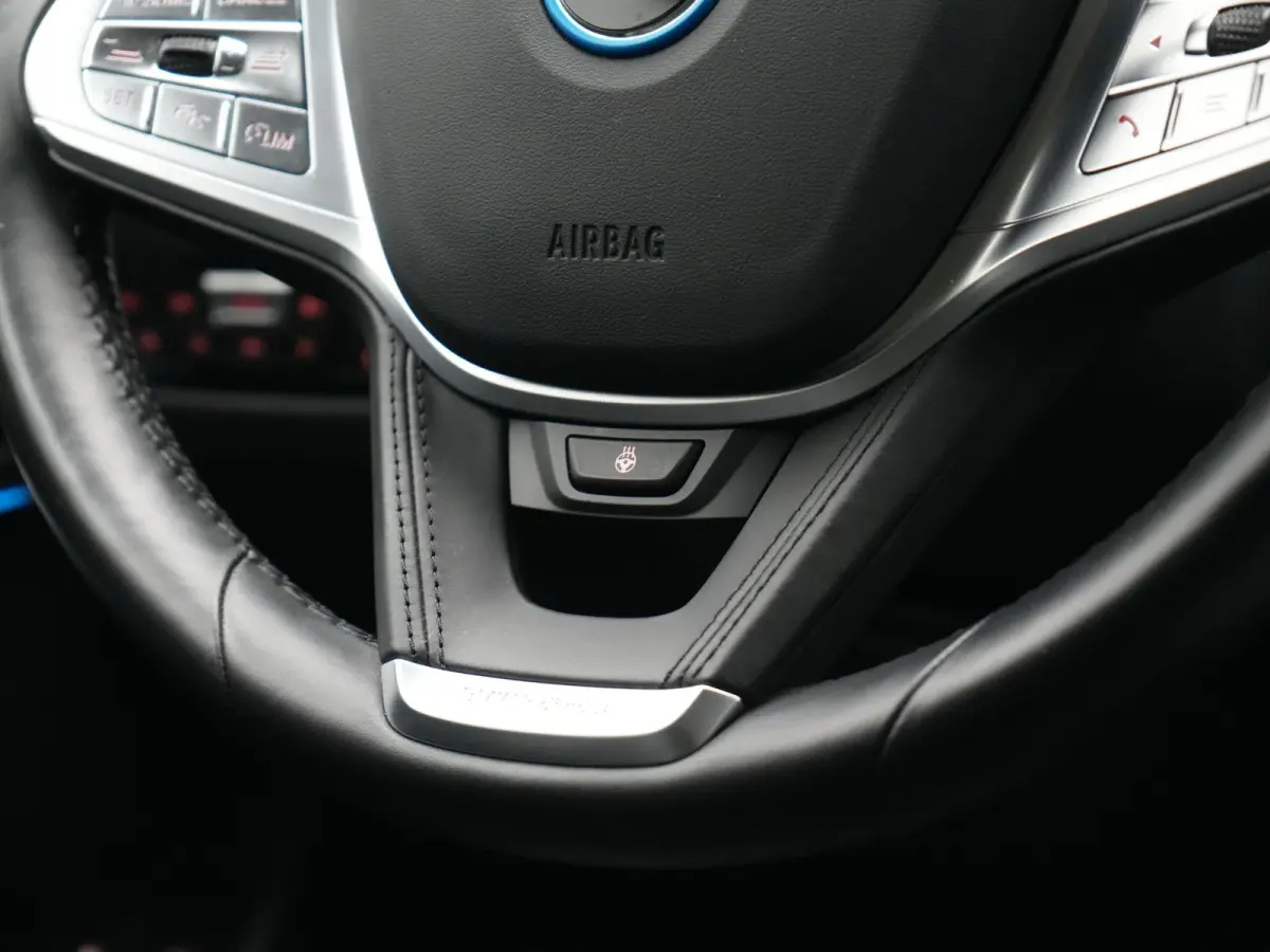 330e Sportline PHEV 293pk Dealer O.H. | SOH 86,2% | Trekhaak Af Fabriek | Head Up | Adaptive Cruise | Laser LED | 360 Camera | Lederen Sportstoelen Memory & Verwarmd | Stuur Verwarmd | Keyle
