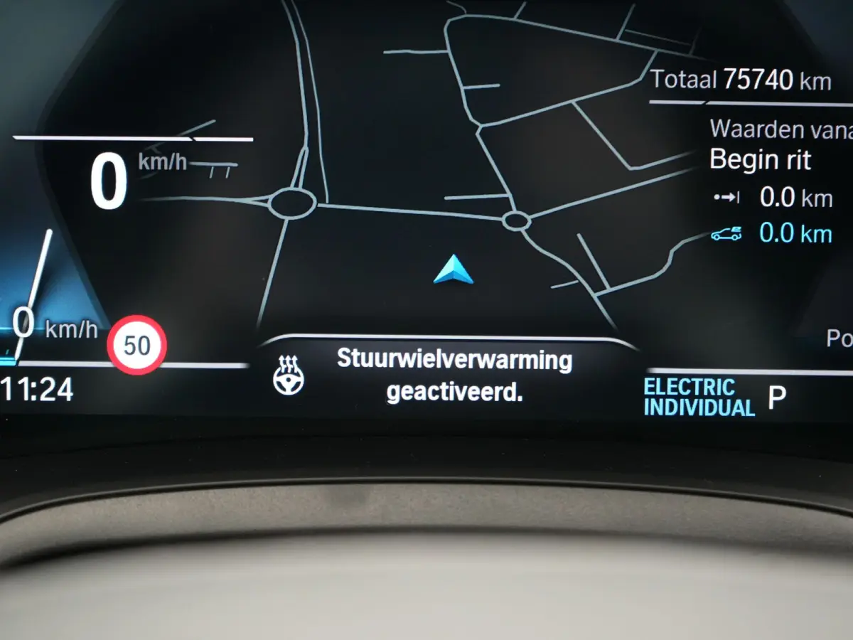 330e Sportline PHEV 293pk Dealer O.H. | SOH 86,2% | Trekhaak Af Fabriek | Head Up | Adaptive Cruise | Laser LED | 360 Camera | Lederen Sportstoelen Memory & Verwarmd | Stuur Verwarmd | Keyle