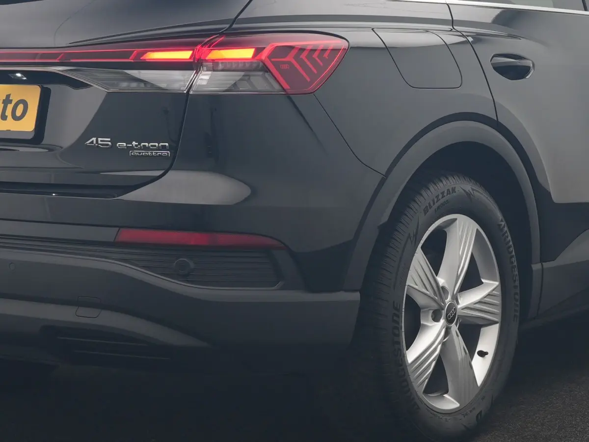 45 Quattro Advanced edition 77 kWh 265pk Dealer O.H. | SOH 97,9% | Trekhaak Af Fabriek | Adaptive Cruise | Camera | Sportstoelen & Stuur Verwarmd | Keyless | Navigatie | DAB | Virtual | Lane