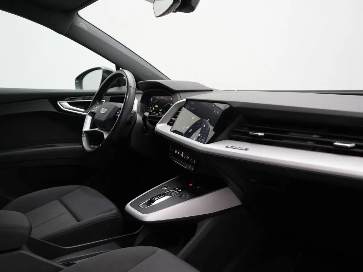 45 Quattro Advanced edition 77 kWh 265pk Dealer O.H. | Trekhaak Af Fabriek | Adaptive Cruise | Camera | Sportstoelen & Stuur Verwarmd | Keyless | Navigatie | DAB | Virtual | Lane Assist |