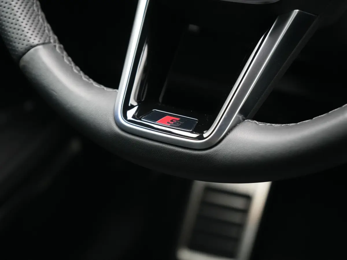 55 Quattro S Line 115 kWh 408pk Dealer O.H. | Adaptive Cruise | Matrix LED | 360 Camera | Bang & Olufsen | Alcantara Sportstoelen Memory & Verwarmd | Sfeerverlichting | Keyless | BLIS | Navi