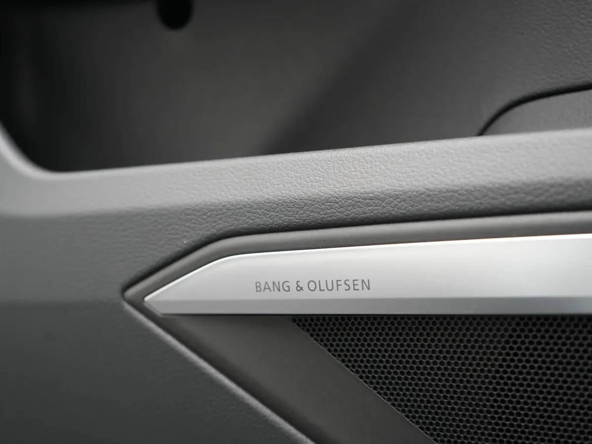 55 Quattro S Line 115 kWh 408pk Dealer O.H. | Adaptive Cruise | Matrix LED | 360 Camera | Bang & Olufsen | Alcantara Sportstoelen Memory & Verwarmd | Sfeerverlichting | Keyless | BLIS | Navi