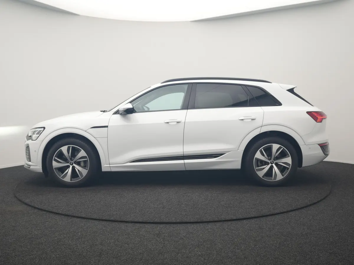 55 Quattro S Line 115 kWh 408pk Dealer O.H. | SOH 97,5% | Adaptive Cruise | Matrix LED | 360 Camera | Bang & Olufsen | Alcantara Sportstoelen Memory & Verwarmd | Sfeerverlichting | Keyless |