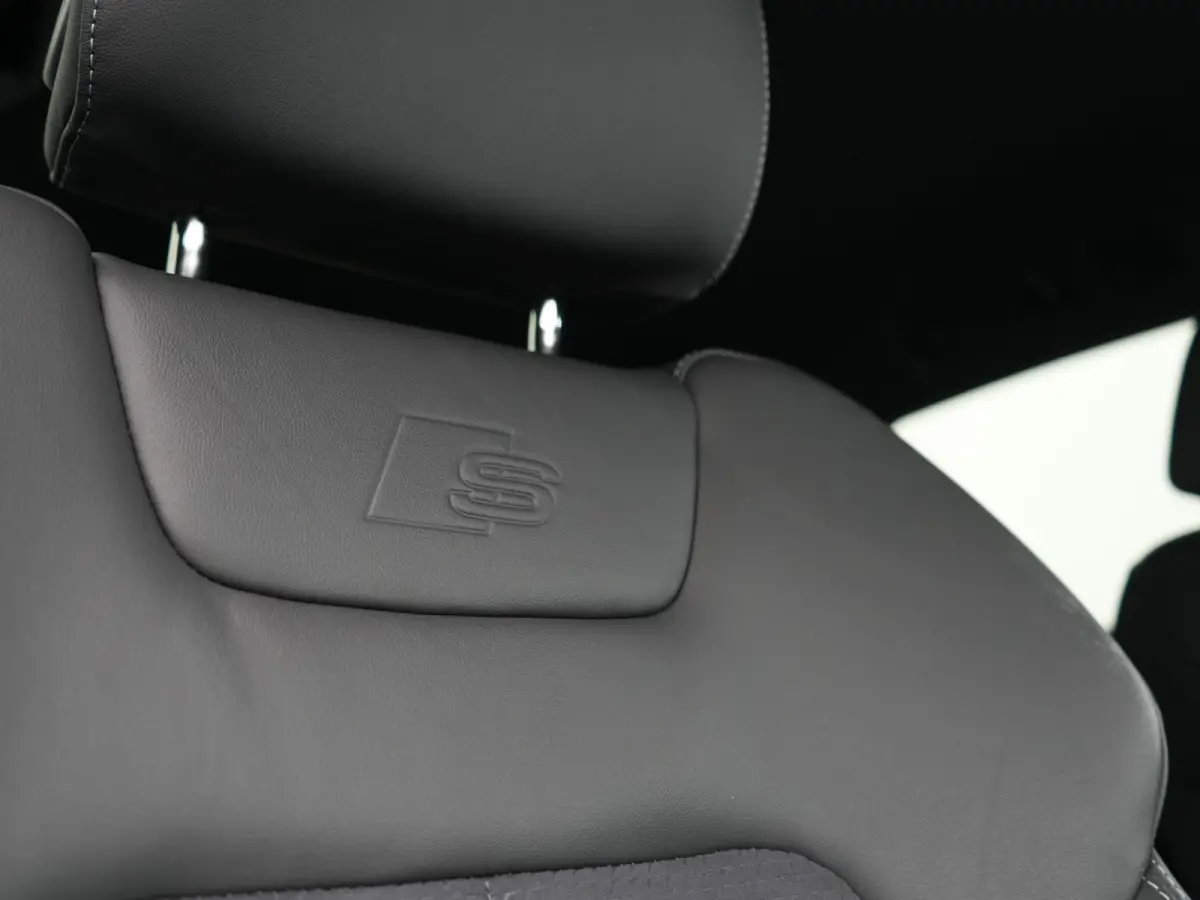 55 Quattro S Line 115 kWh 408pk Dealer O.H. | Adaptive Cruise | Matrix LED | 360 Camera | Bang & Olufsen | Alcantara Sportstoelen Memory & Verwarmd | Sfeerverlichting | Keyless | BLIS | Navi