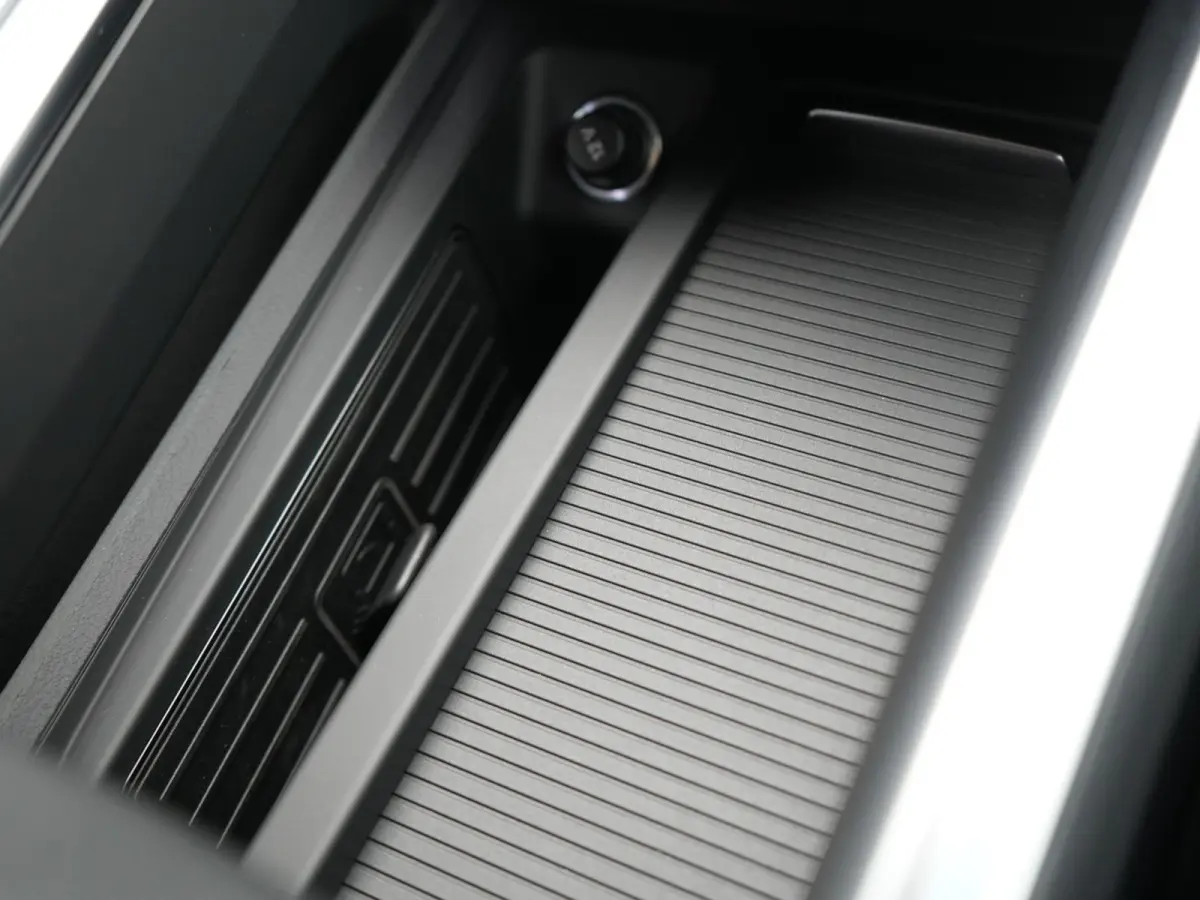 55 Quattro S Line 115 kWh 408pk Dealer O.H. | Adaptive Cruise | Matrix LED | 360 Camera | Bang & Olufsen | Alcantara Sportstoelen Memory & Verwarmd | Sfeerverlichting | Keyless | BLIS | Navi