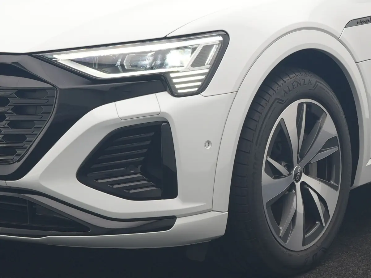 55 Quattro S Line 115 kWh 408pk Dealer O.H. | Adaptive Cruise | Matrix LED | 360 Camera | Bang & Olufsen | Alcantara Sportstoelen Memory & Verwarmd | Sfeerverlichting | Keyless | BLIS | Navi