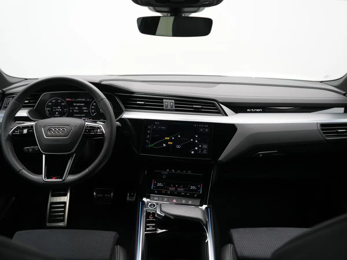 55 Quattro S Line 115 kWh 408pk Dealer O.H. | Adaptive Cruise | Matrix LED | 360 Camera | Bang & Olufsen | Alcantara Sportstoelen Memory & Verwarmd | Sfeerverlichting | Keyless | BLIS | Navi